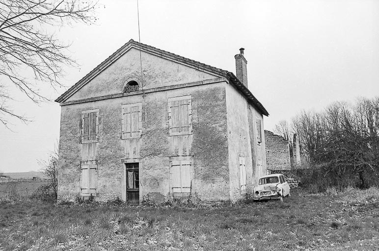 château fort, puis haut fourneau de Petit Valay, actuellement logement