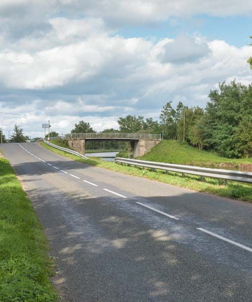 pont routier isolé de Volesvres (canal du Centre)