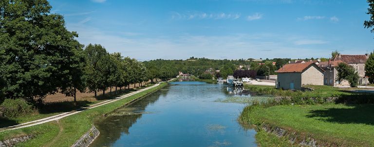 port ; gare d'eau de Ravières (canal de Bourgogne)