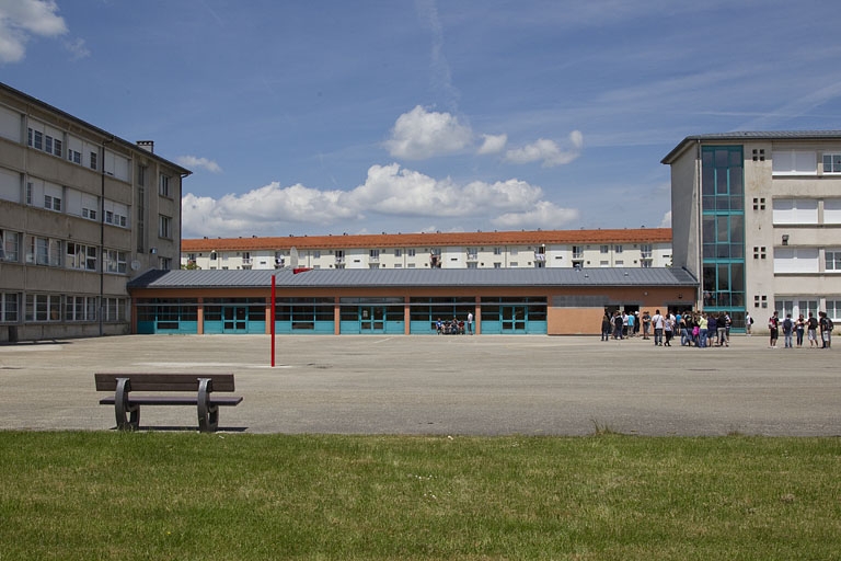 école professionnelle (collège puis lycée Toussaint Louverture)