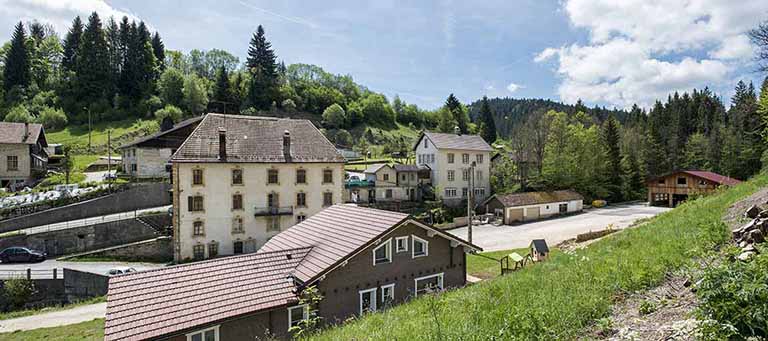 moulin à farine dit moulin du Haut, puis fonderie de cuivre et de bronze et usine de petite métallurgie (usine d'outillage) Mesnier puis Les Fils de Virgile Amyot, et atelier de fournitures pour l'horlogerie et d'outillage Dornier