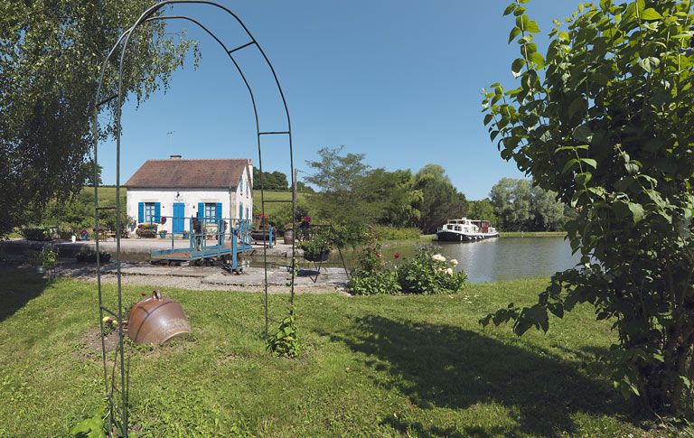 site de l'écluse 24 du versant Loire, dite d'Anizy (canal du Nivernais)