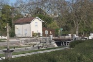 maison de garde-barrière (paysages du canal de Bourgogne)