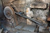 2 machines à meuler (poste d'émoulage et meuleuse double)