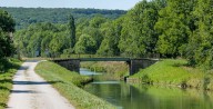 pont routier isolé (canal de Bourgogne)