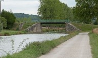 pont routier isolé (canal de Bourgogne)