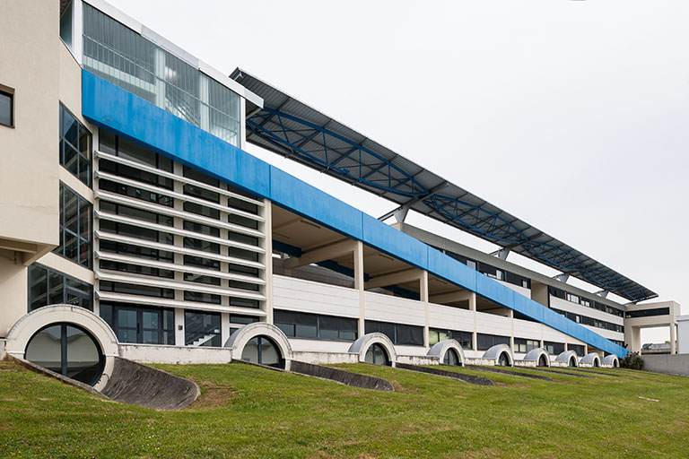 lycée technique des Mesnils Pasteur, actuellement lycée Jacques Duhamel