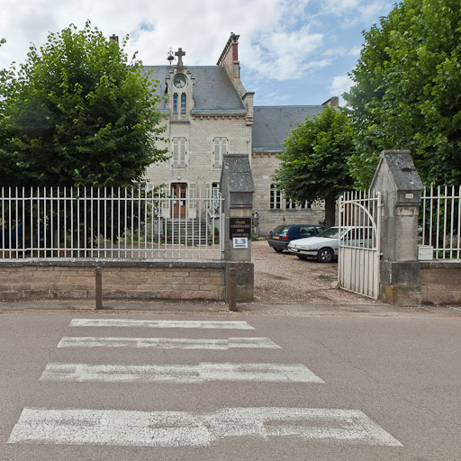 ancien pensionnat, actuellement annexe SEGPA du collège Saint-François-de-Sales de Dijon (paysages du canal de Bourgogne)