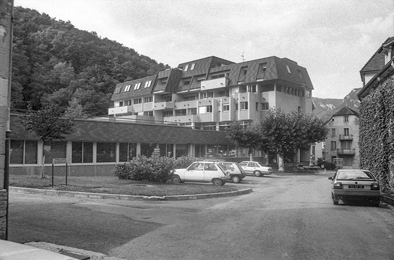 édifice hospitalier dit centre de réadaptation fonctionnelle