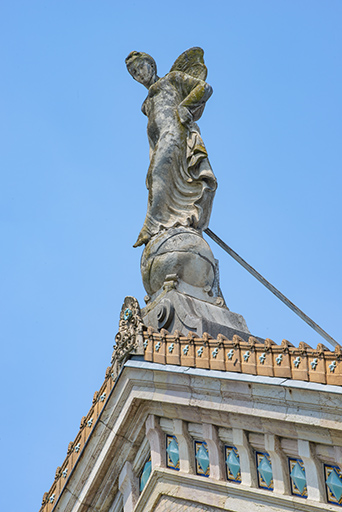 statue (figure colossale) : la Danse classique dite aussi la Baigneuse