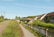 pont routier isolé ; pont de Saint-Gilles (canal du Centre)