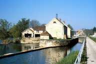 moulin à blé, minoterie, centrale hydroélectrique, actuellement maison, entrepôt public