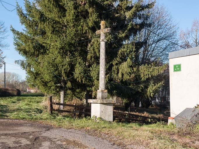 croix de chemin (paysages du canal de Bourgogne)
