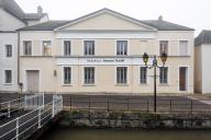 théâtre municipal puis établissement administratif, actuellement bibliothèque (médiathèque Germaine Tillon)
