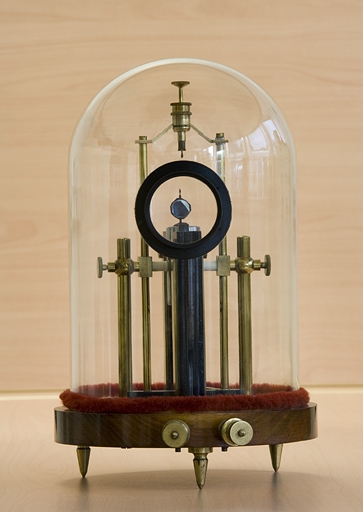 instrument de mesure de forces électromotrices (galvanomètre à cadre mobile de type Deprez et d'Arsonval)