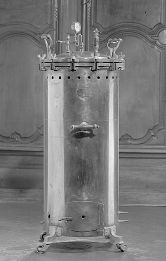machine à stériliser (stérilisateur autoclave)