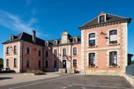 maison commune, justice de paix et école