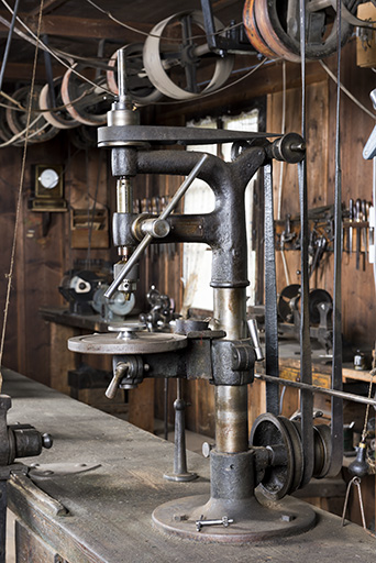 machine à percer (perceuse à colonne des Forges de Vulcain)