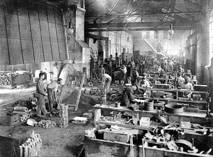 usine de construction mécanique et électrique de la Société alsacienne de Constructions mécaniques (SACM), puis Alsthom, puis Alsthom-Atlantique, puis GEC-Alsthom, actuellement Alstom