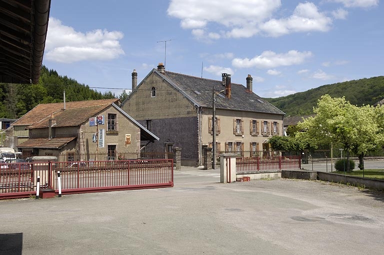 distillerie et établissement vinicole Ménigoz, actuellement garage de réparation automobile