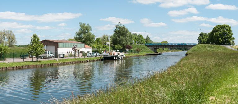 pont routier isolé (canal du Centre)