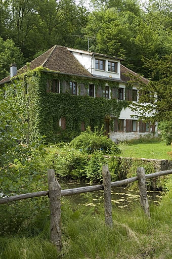 usine de boissellerie (saboterie) Durot, puis Tournu, puis Roehrich, puis tissage de soie des Soieries de Clairegoutte, actuellement atelier et logement