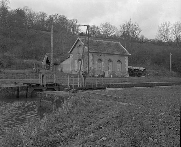 maison d'éclusier (canal du Nivernais)