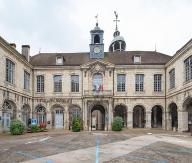hôtel de ville et ancien tribunal