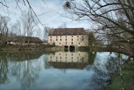 moulin de Bourgchâteau puis minoterie ; actuellement hôtel de voyageurs et restaurant (paysages et activités liés à la Seille canalisée)