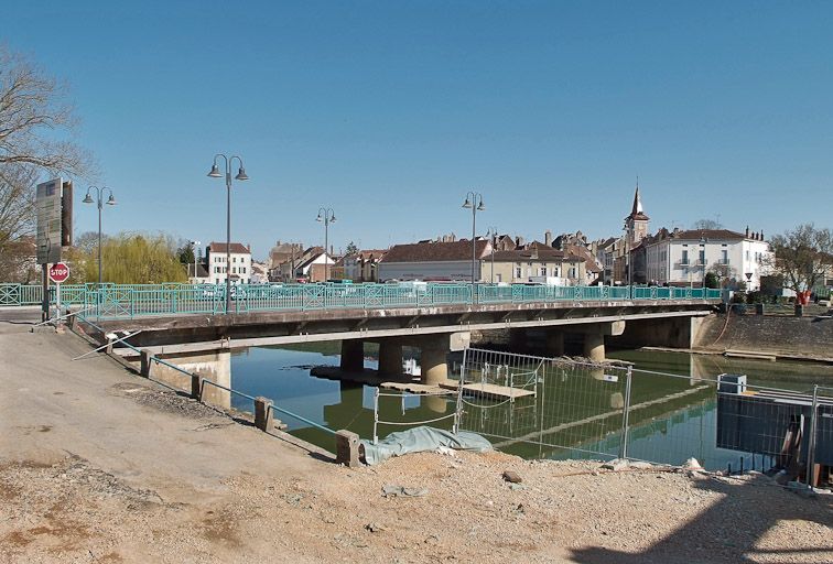 pont routier sur la Seille (la Seille canalisée)