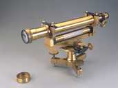instrument de préparation (niveau à lunette dit niveau d'Egault)