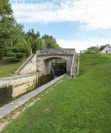 pont sur l'écluse 38 et 39 versant Seine, dite de Tannay (canal du Nivernais)