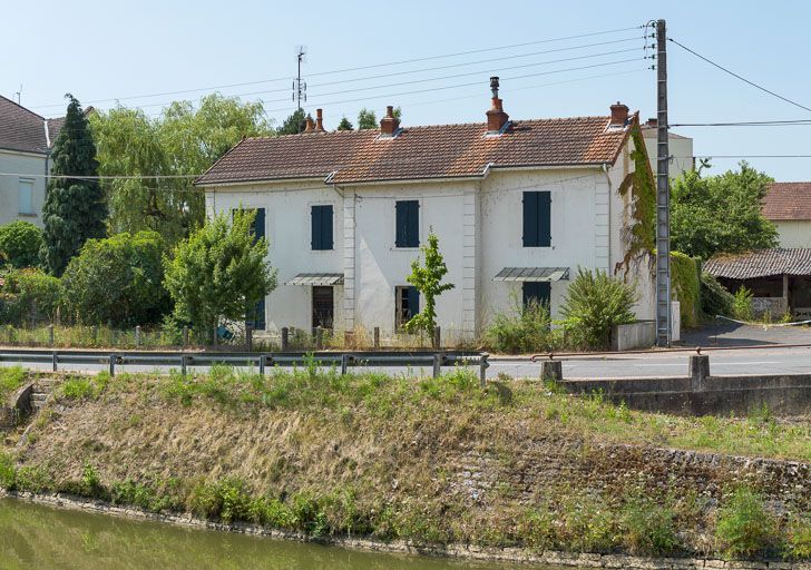 maison de garde de Paray, actuellement maison d'habitation (canal du Centre)
