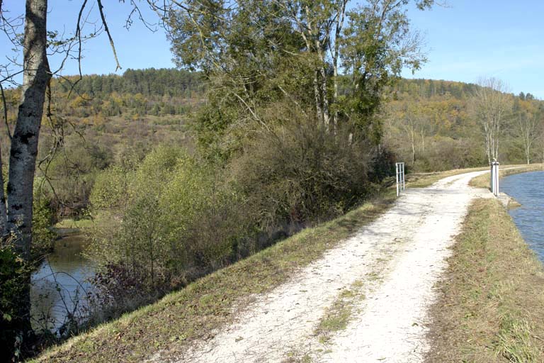 déversoir de fond et déversoir de superficie (canal de Bourgogne)