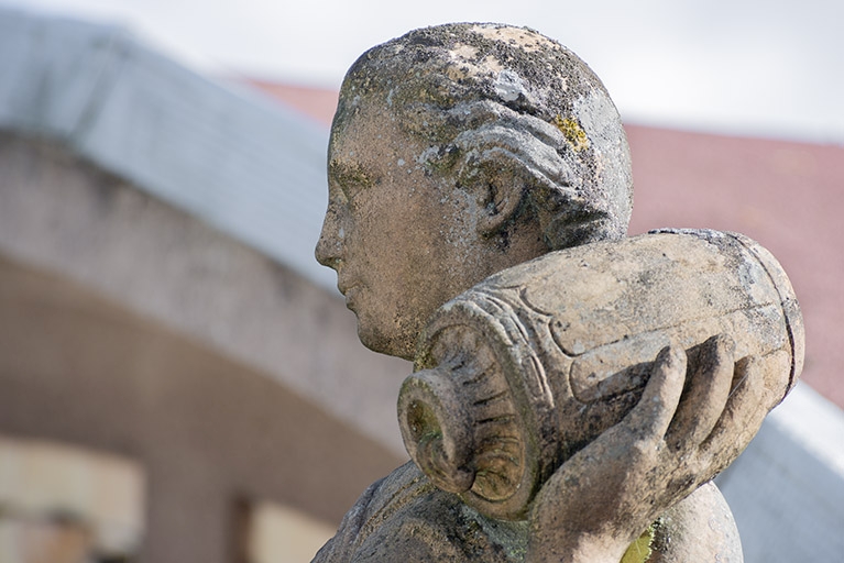 statue (grandeur nature) : Hygie