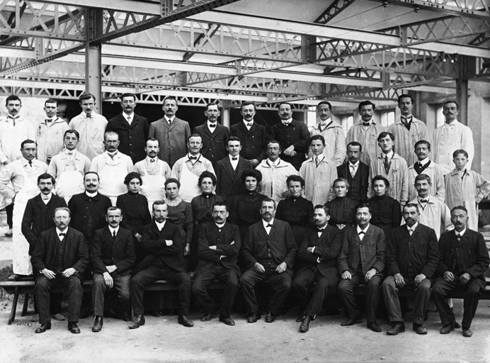 magasin coopératif la Fraternelle, actuellement bureau de poste et centre culturel communal