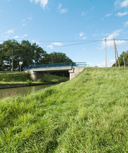 pont routier isolé de Corbary (canal du Centre)