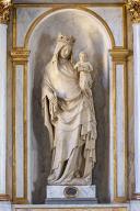 statue (grandeur nature) : la Vierge à l'Enfant