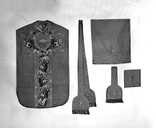 chasuble, étole, manipule, bourse de corporal, voile de calice (ornement)