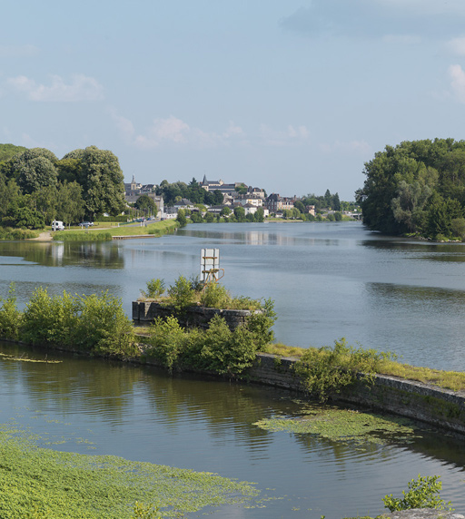 ville de Decize (paysages du canal du Nivernais)