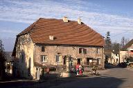 faïencerie Brachère, actuellement maison, entrepôt de matériel agricole